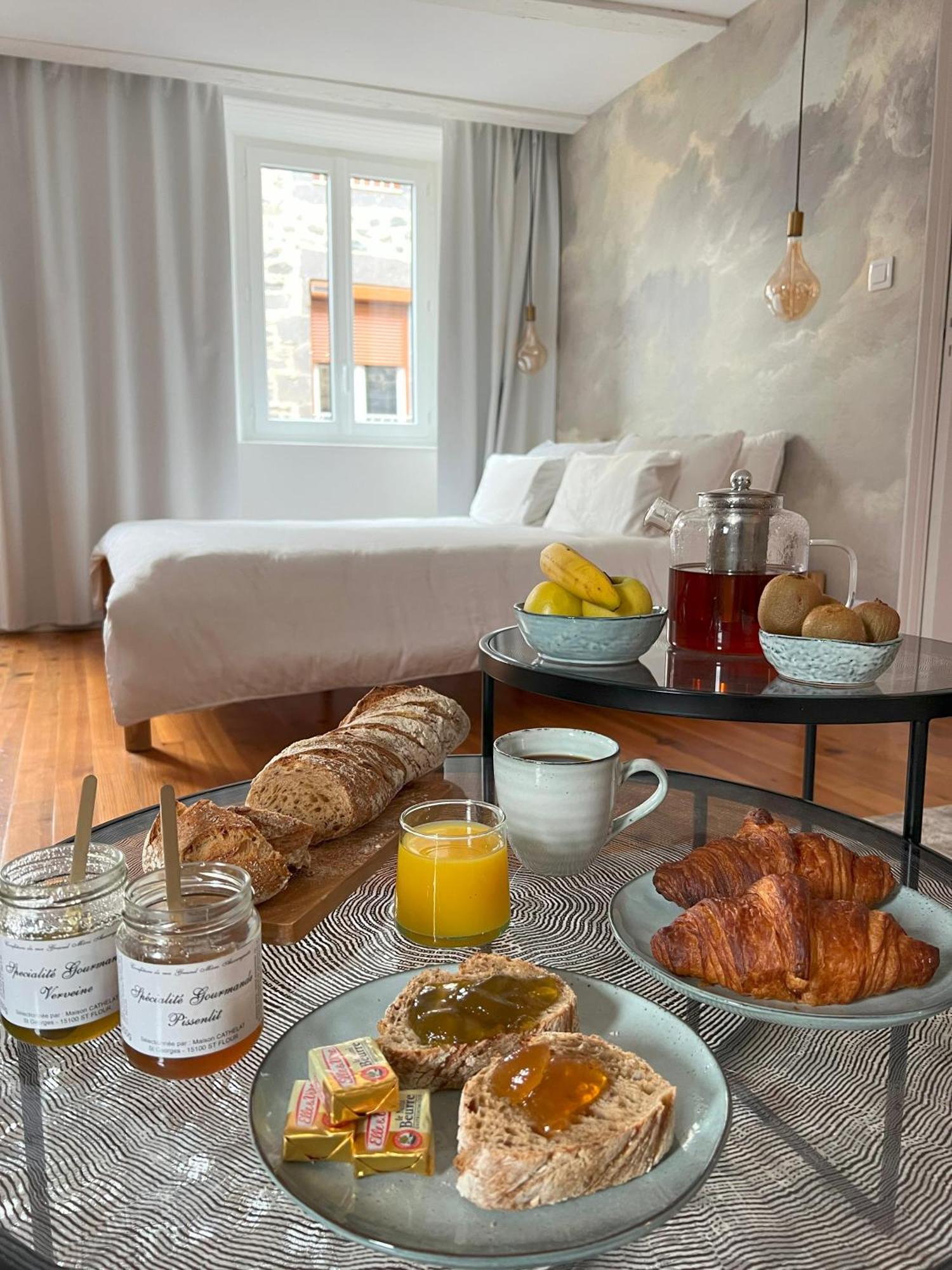 Artist Flat Saint Flour Apartment Ngoại thất bức ảnh